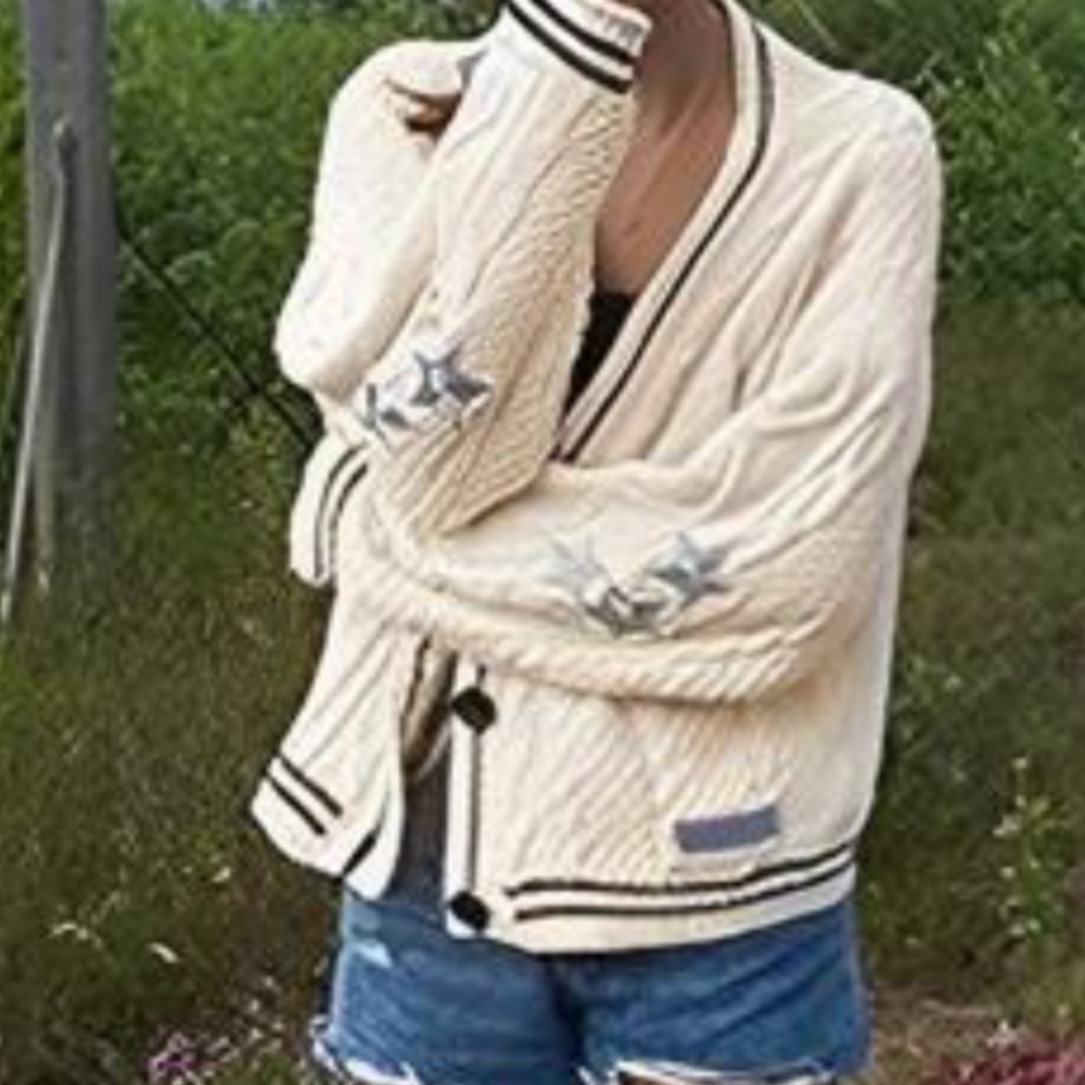 Women’s Cream Cable Knit V-Neck Sweater with Navy Trim size XS mall